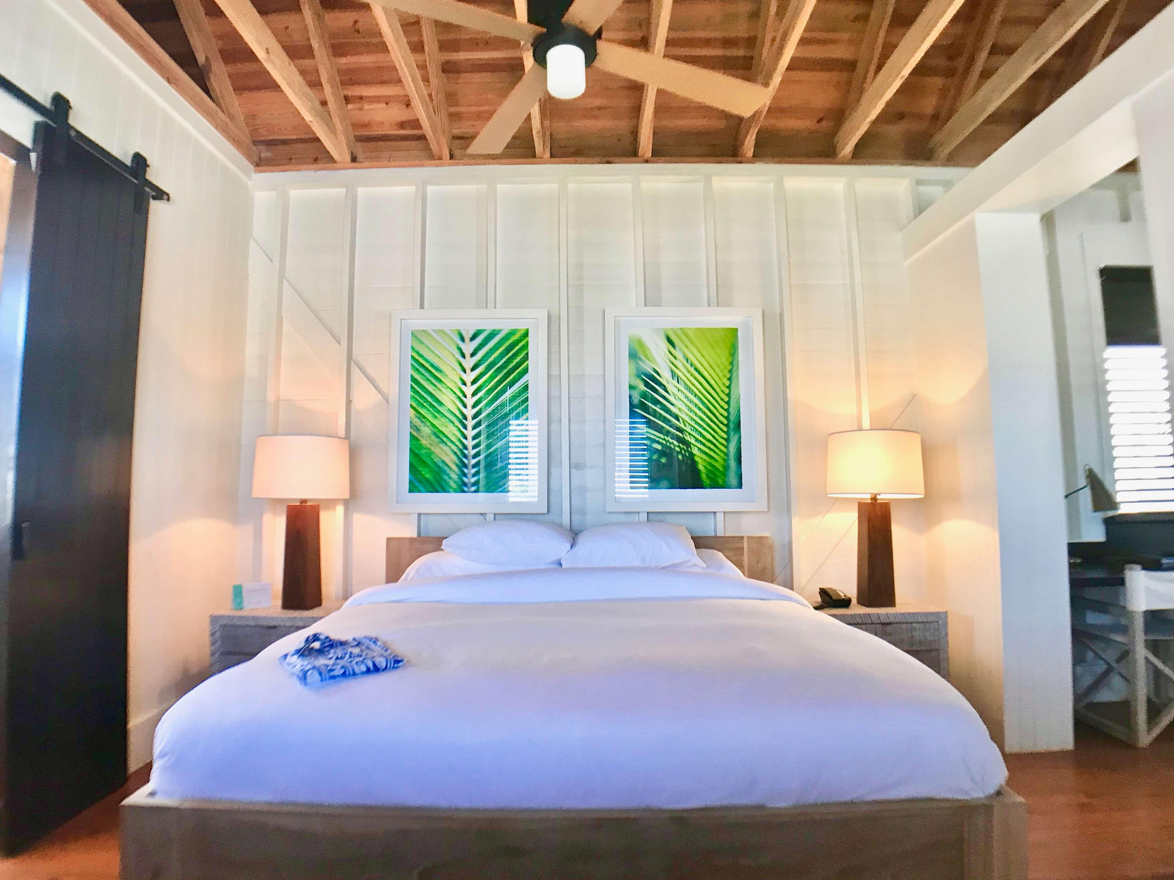 Mahogany Bay Resort And Beach Club, Curio Collection Сан Педро Екстериор снимка