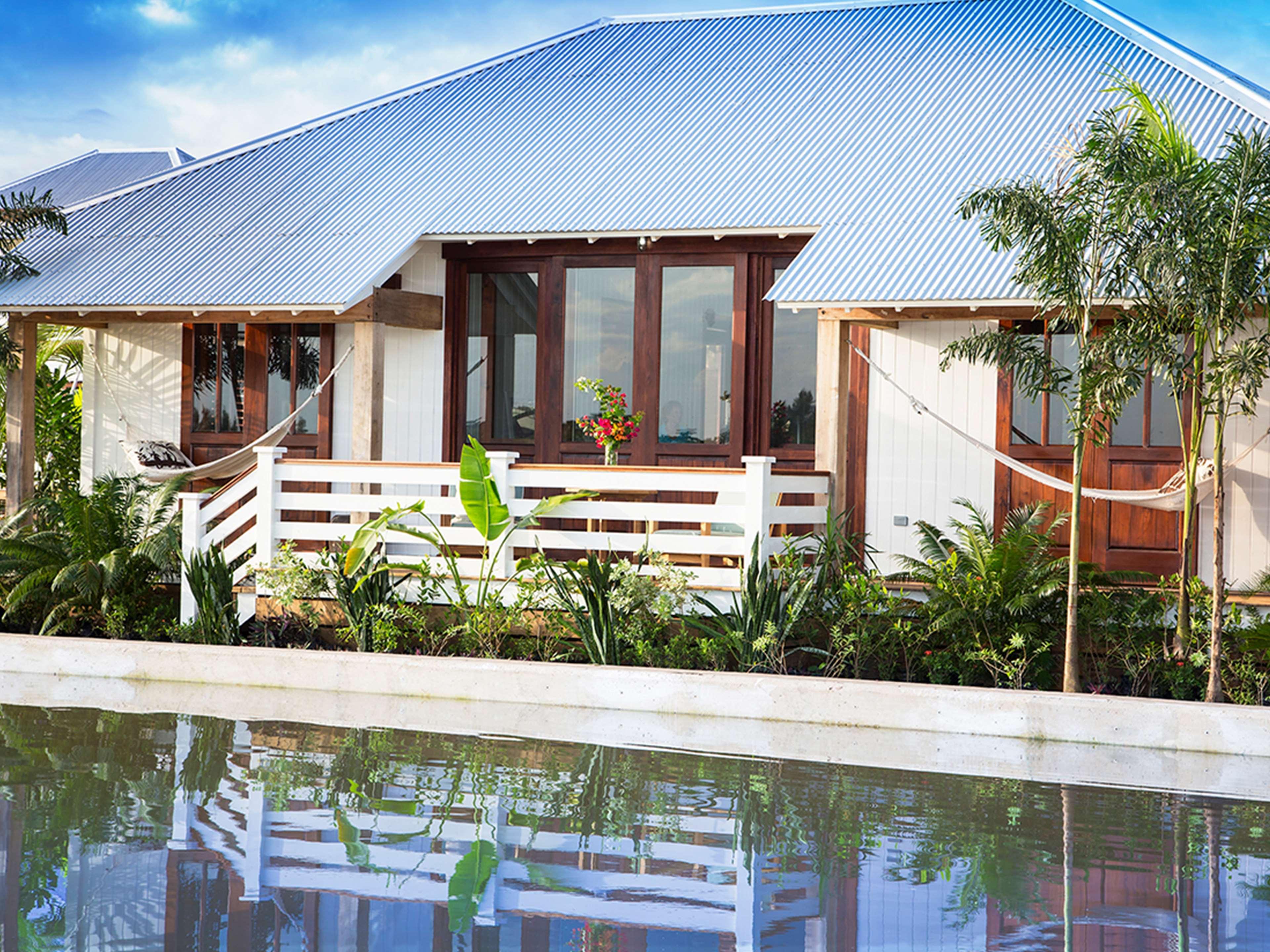 Mahogany Bay Resort And Beach Club, Curio Collection Сан Педро Екстериор снимка