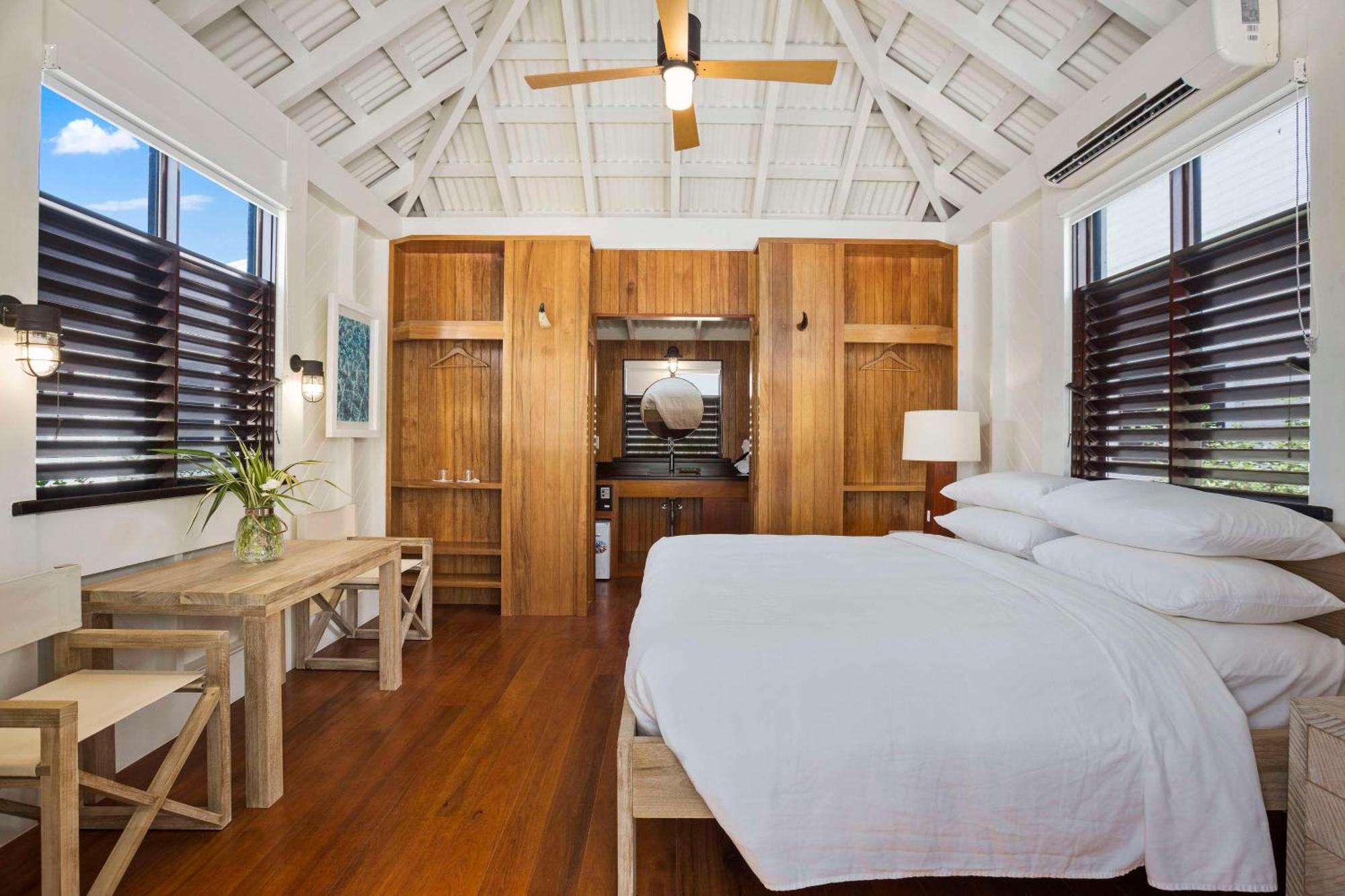 Mahogany Bay Resort And Beach Club, Curio Collection Сан Педро Екстериор снимка