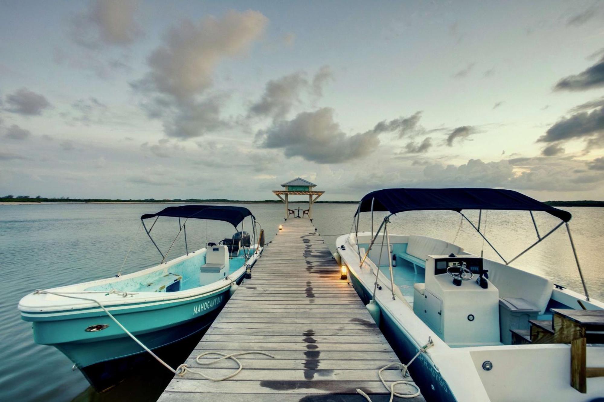 Mahogany Bay Resort And Beach Club, Curio Collection Сан Педро Екстериор снимка