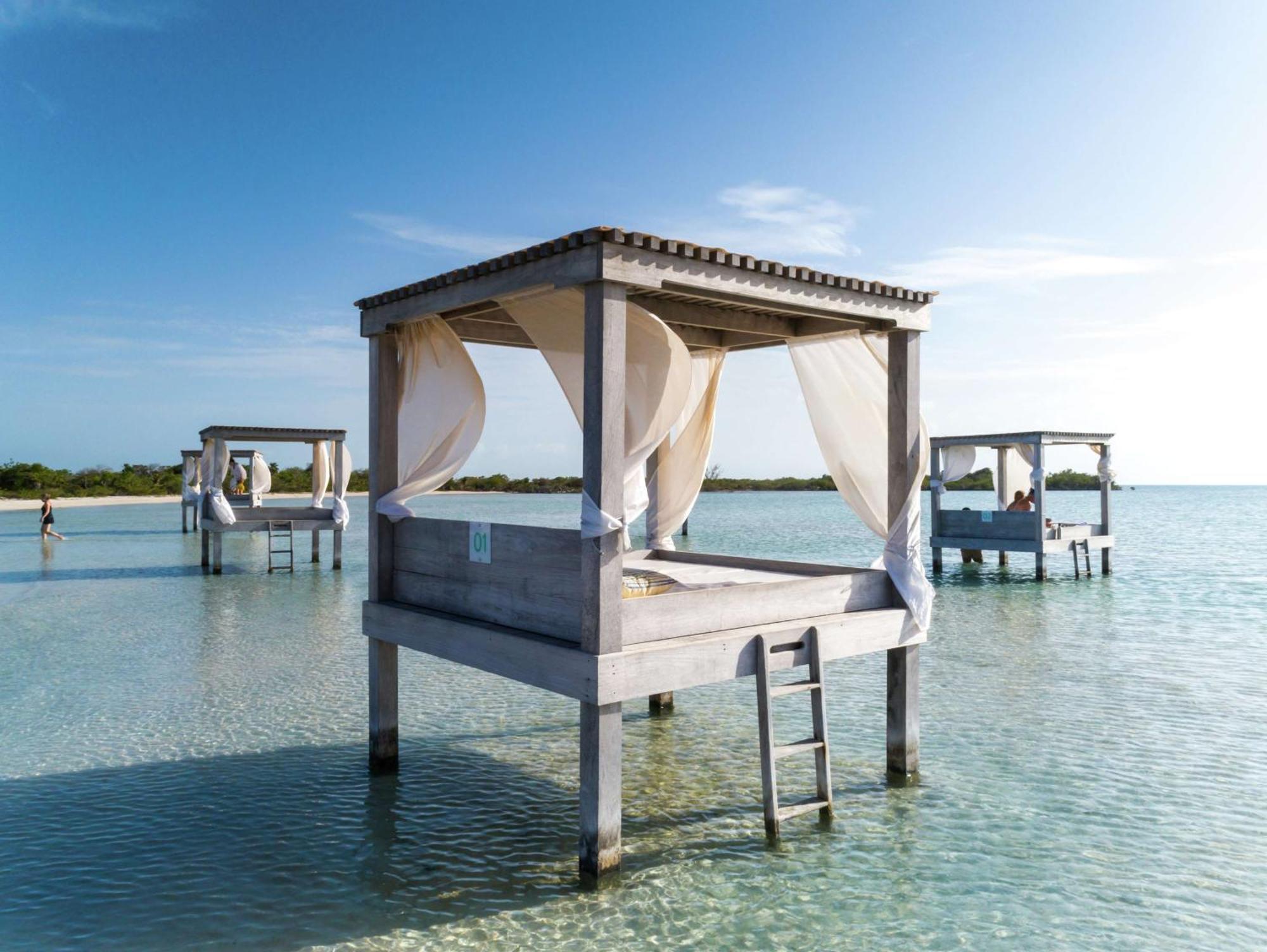 Mahogany Bay Resort And Beach Club, Curio Collection Сан Педро Екстериор снимка