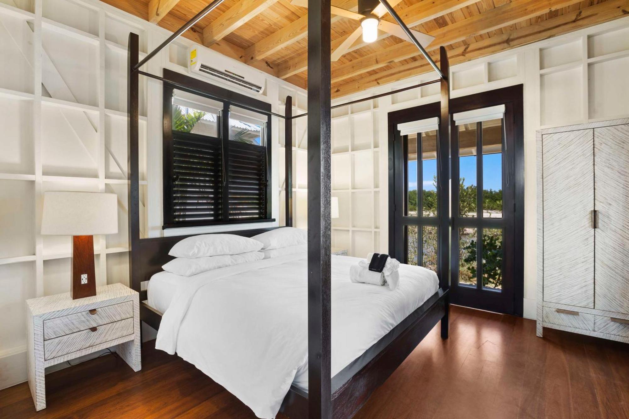 Mahogany Bay Resort And Beach Club, Curio Collection Сан Педро Екстериор снимка