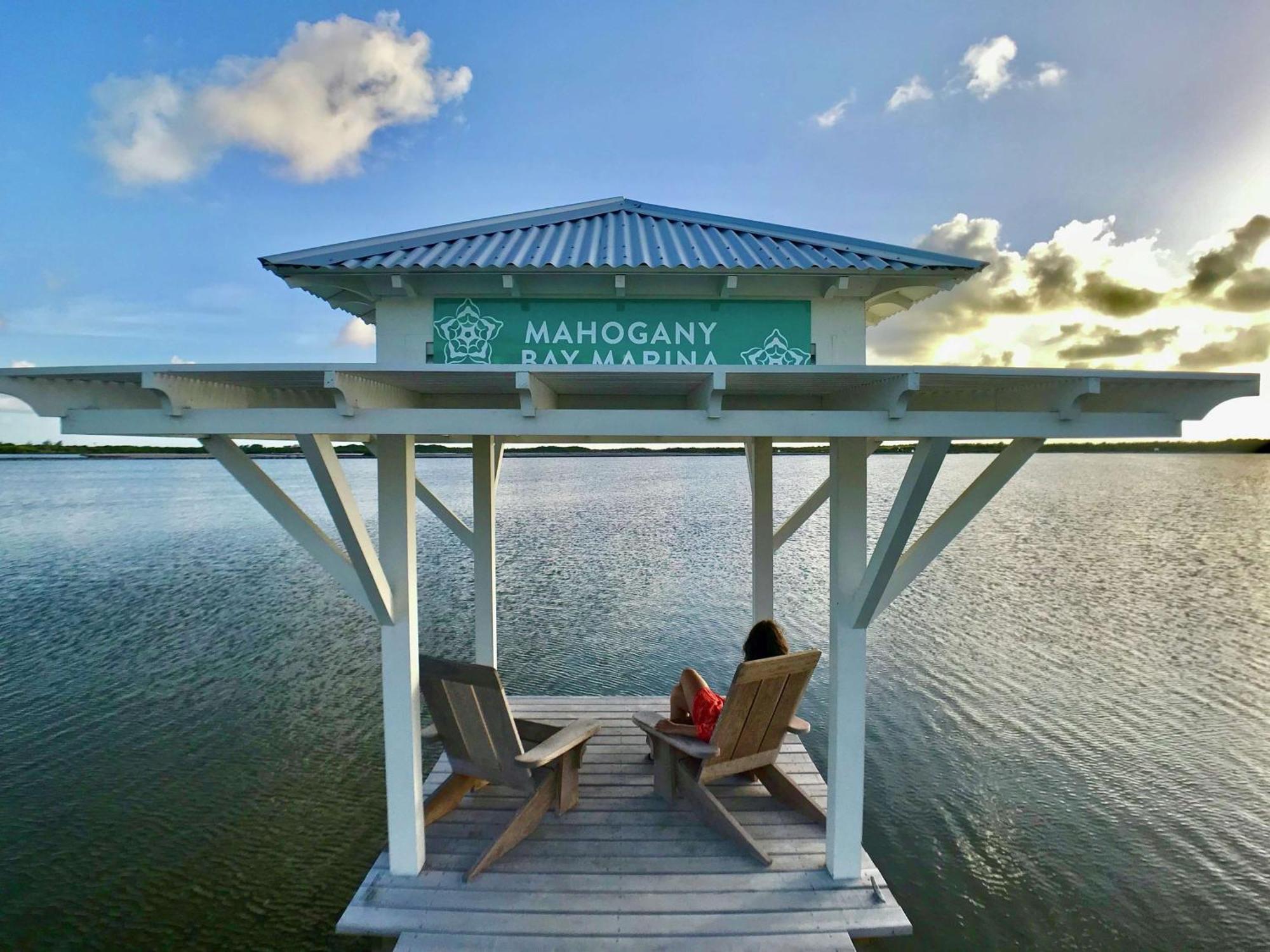Mahogany Bay Resort And Beach Club, Curio Collection Сан Педро Екстериор снимка