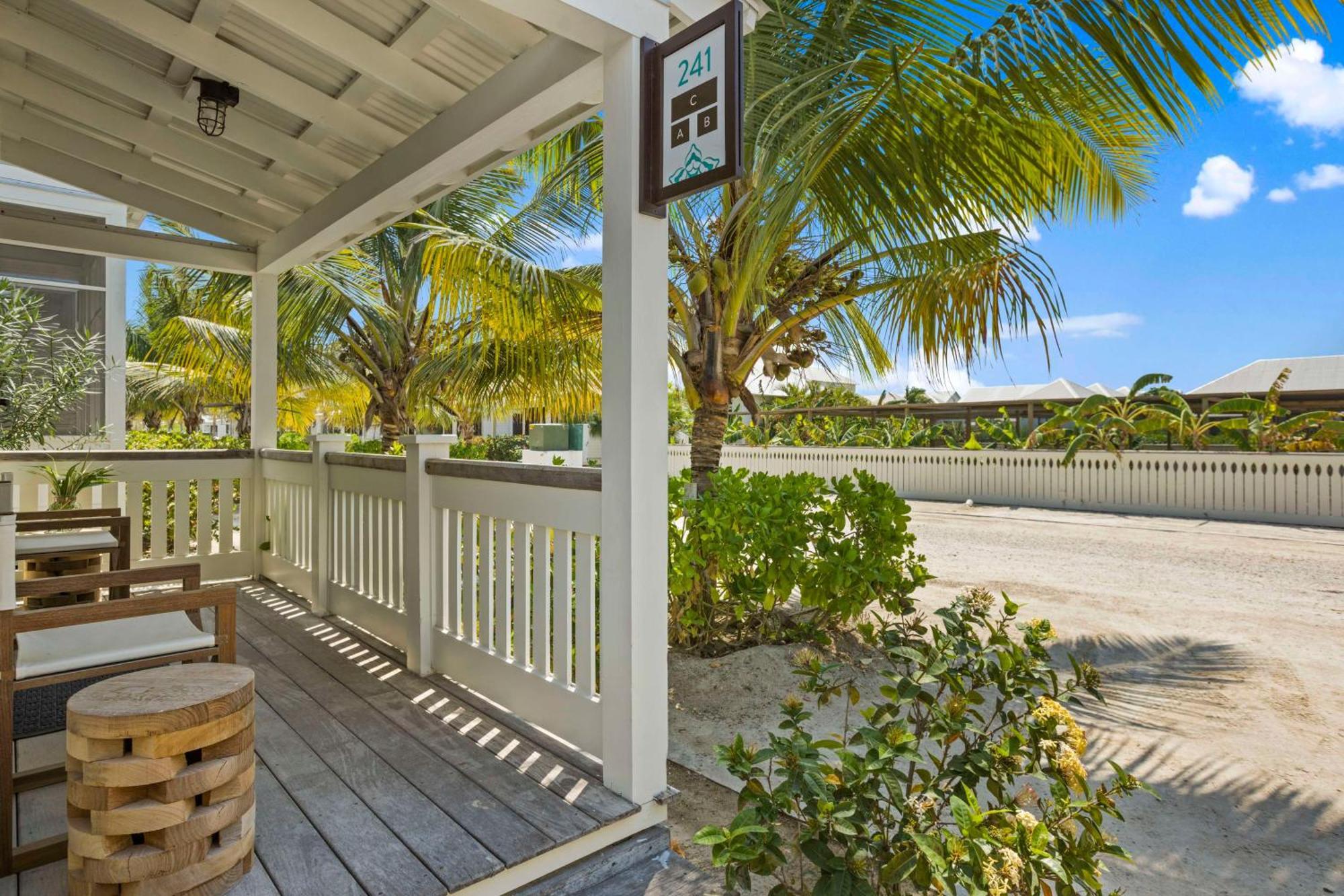 Mahogany Bay Resort And Beach Club, Curio Collection Сан Педро Екстериор снимка