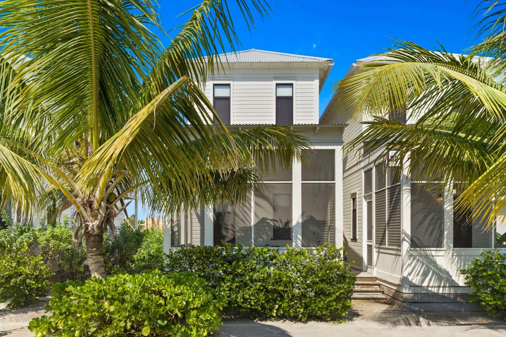 Mahogany Bay Resort And Beach Club, Curio Collection Сан Педро Екстериор снимка