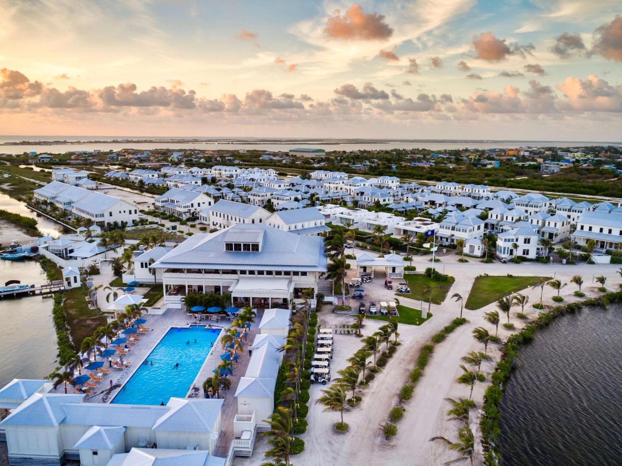 Mahogany Bay Resort And Beach Club, Curio Collection Сан Педро Екстериор снимка